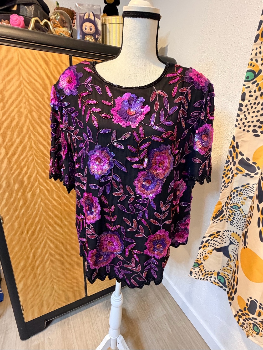 Laurence Kazan Black Sequin Floral Embellished Short Sleeve Top Vintage 1x Paris